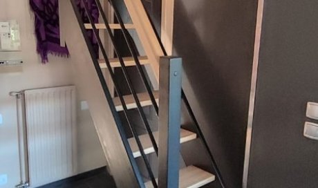 Escalier sur mesure bois bicolor avec gardes corps