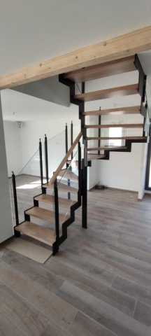 Escalier sur mesure métal et bois verre toute hauteur 