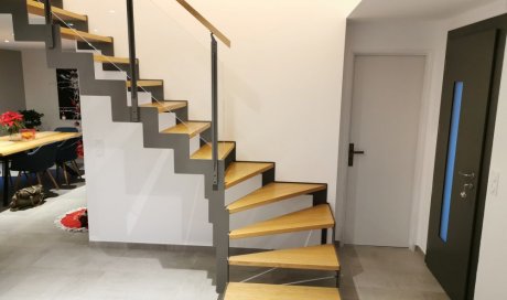Escalier sur mesure métal et bois essense chêne