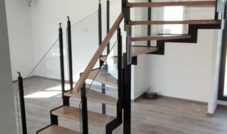 Escalier sur mesure métal et bois verre toute hauteur 
