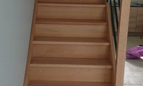 escalier bois hêtre étuvé massif 